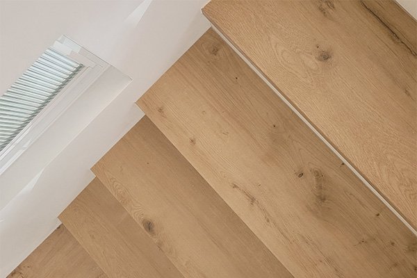 Grecia-Interior-Amazonia-Canela-Peldano-Recto-30x120-3